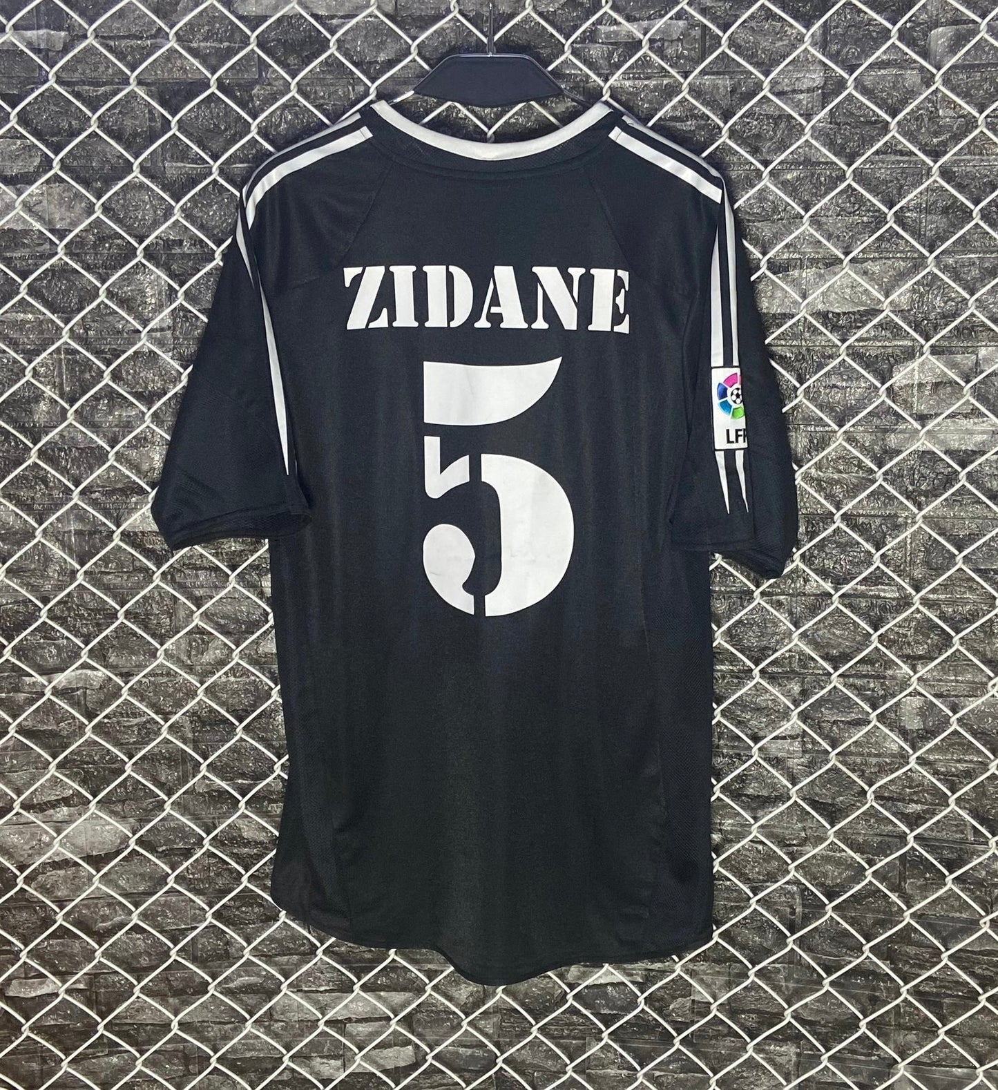 Real Madrid 04/05 away jersey